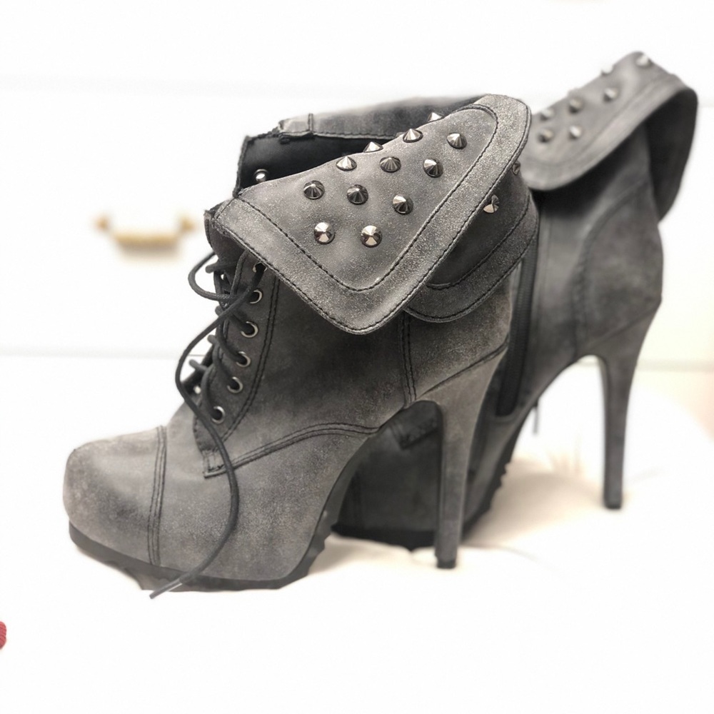 Paprika stilettos. Rockstar glam